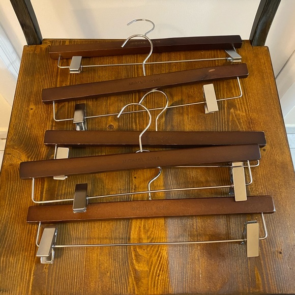 Michael Kors wooden hangers - Picture 4 of 5